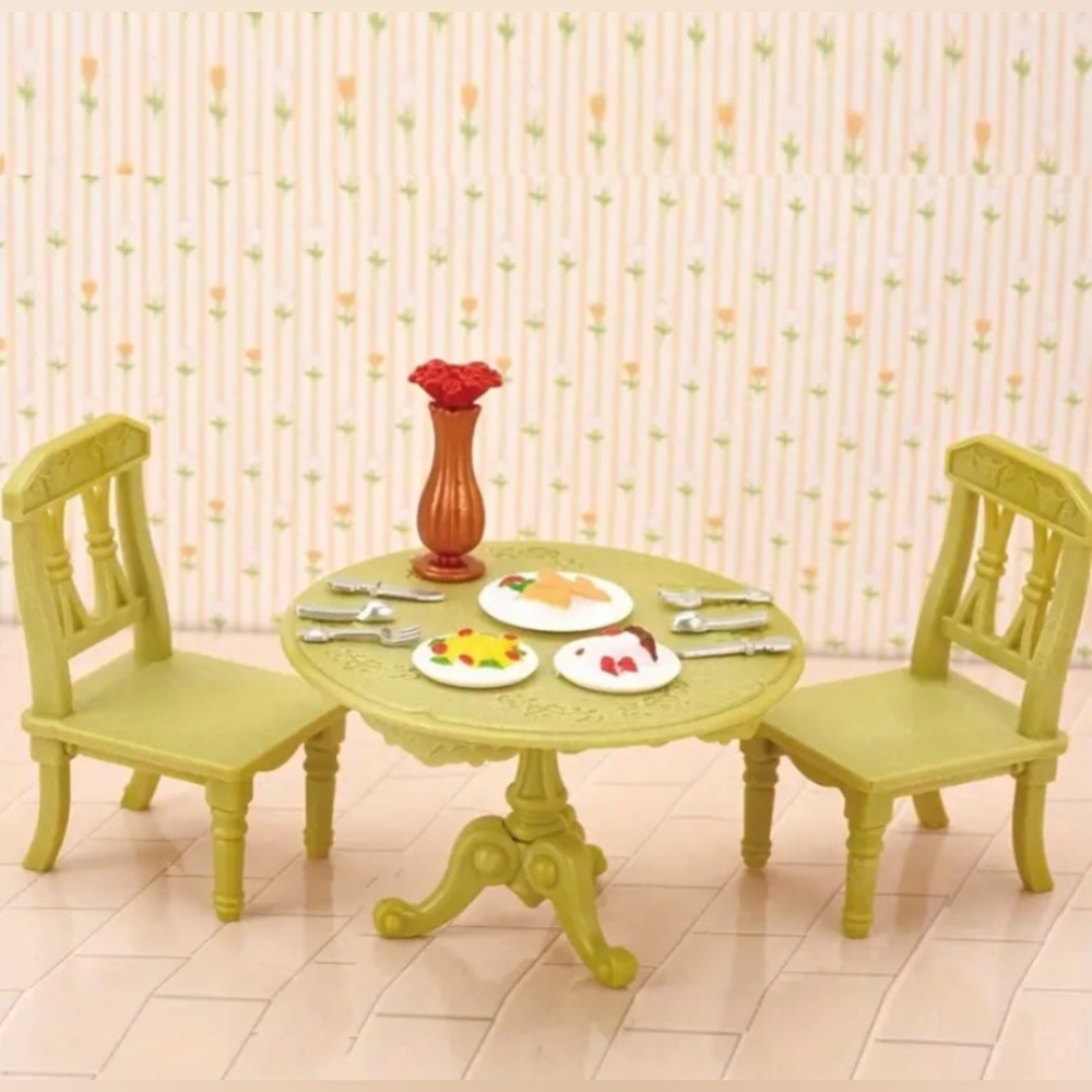 Dollhouse Kitchen Table/2 Chairs